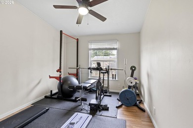 3 bed, 2 bath Fleetwood home with a nice open layout. The - photo 25