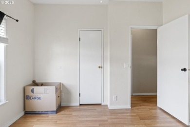 3 bed, 2 bath Fleetwood home with a nice open layout. The - photo 27