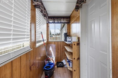 3 bed, 2 bath Fleetwood home with a nice open layout. The - photo 28