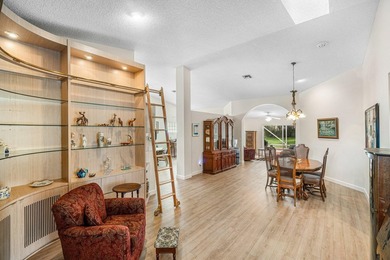 Beautifully updated and maintained single family home in the - photo 5