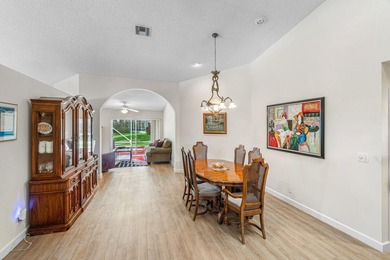 Beautifully updated and maintained single family home in the - photo 7
