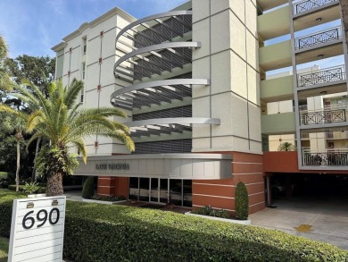 Lake Condo For Sale in Winter Park, Florida