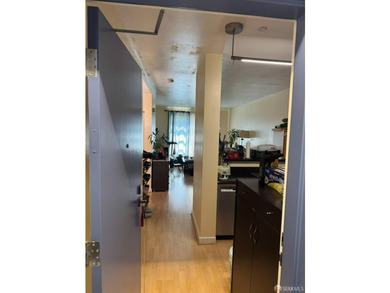Desirable unit located in a wonderful, thriving neighborhood - photo 3