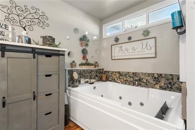 3 bed, 2 bath pretty home in Dougherty. Davis schools. Fiber - photo 20