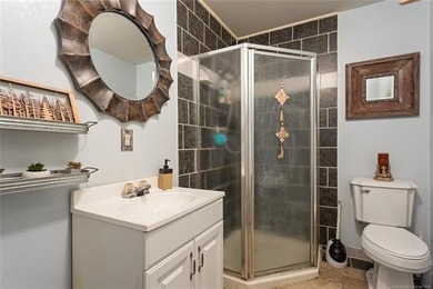 3 bed, 2 bath pretty home in Dougherty. Davis schools. Fiber - photo 25