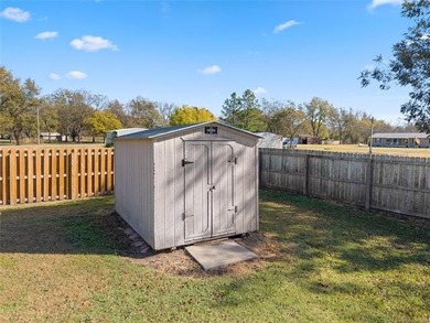 3 bed, 2 bath pretty home in Dougherty. Davis schools. Fiber - photo 37