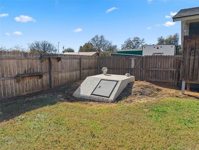 3 bed, 2 bath pretty home in Dougherty. Davis schools. Fiber - photo 38