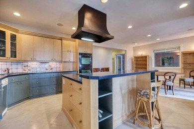 Spectacular 6,572 sqft oceanfront custom-built home situated on - photo 10