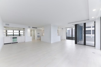 Sleek, modern and luxuriously fully renovated unit. Three - photo 3