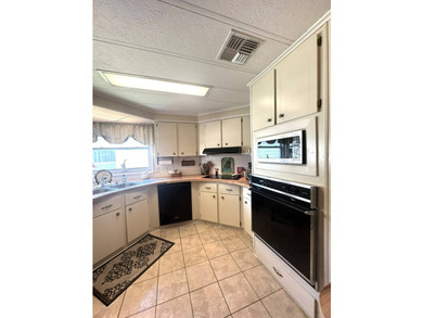 Welcome to your Florida paradise! Well maintained and furnished - photo 11