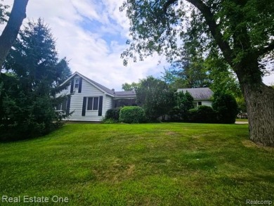 Lake Home Sale Pending in West Bloomfield, Michigan