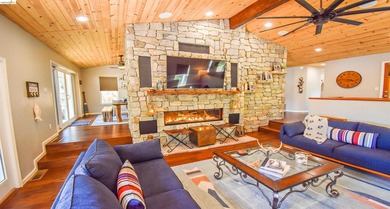 LAKEFRONT LIVING, WITH SWEEPING, PANORAMIC LAKE & MOUNTAIN - photo 6