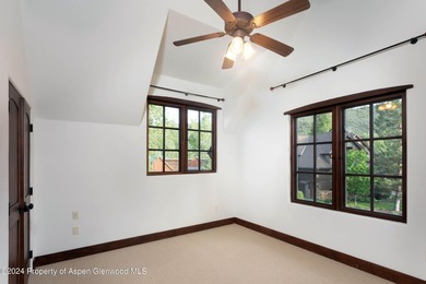 Located in Blue Creek Ranch, one of the midvalley's most - photo 14