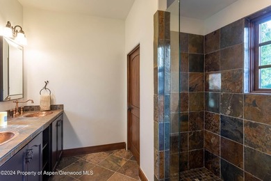 Located in Blue Creek Ranch, one of the midvalley's most - photo 15