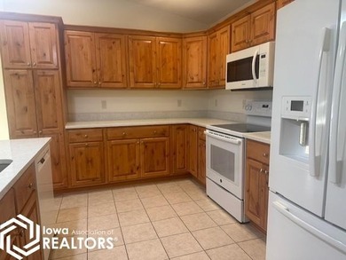 Welcome home to this beautifully designed 3 bedroom, 3 bathroom - photo 16