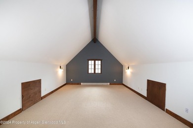 Located in Blue Creek Ranch, one of the midvalley's most - photo 18