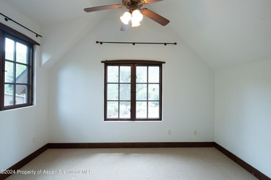 Located in Blue Creek Ranch, one of the midvalley's most - photo 19