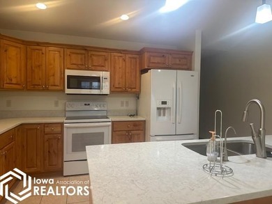 Welcome home to this beautifully designed 3 bedroom, 3 bathroom - photo 19
