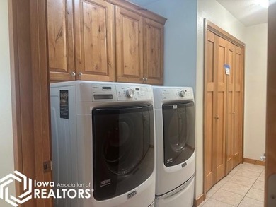Welcome home to this beautifully designed 3 bedroom, 3 bathroom - photo 20