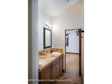 Located in Blue Creek Ranch, one of the midvalley's most - photo 21