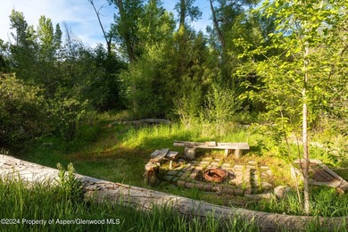 Located in Blue Creek Ranch, one of the midvalley's most - photo 23