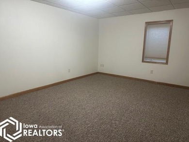 Welcome home to this beautifully designed 3 bedroom, 3 bathroom - photo 27