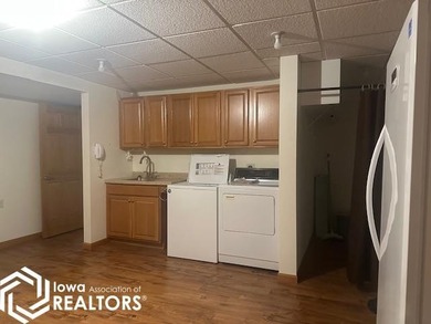 Welcome home to this beautifully designed 3 bedroom, 3 bathroom - photo 28