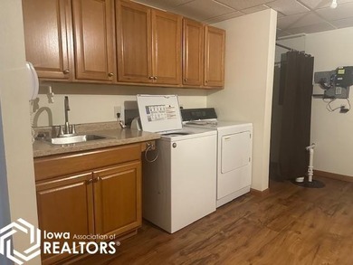 Welcome home to this beautifully designed 3 bedroom, 3 bathroom - photo 34