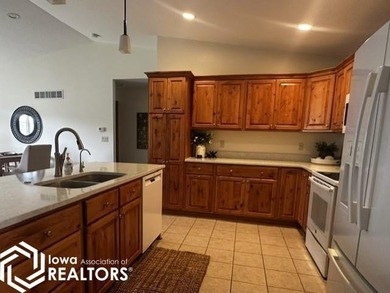 Welcome home to this beautifully designed 3 bedroom, 3 bathroom - photo 38