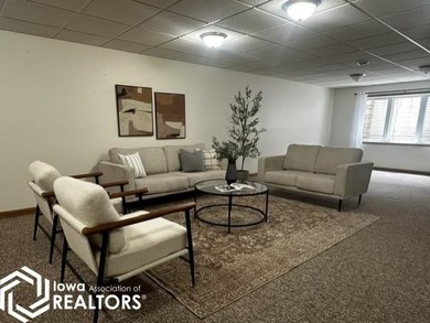 Welcome home to this beautifully designed 3 bedroom, 3 bathroom - photo 39