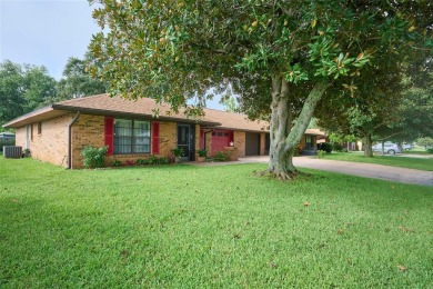 Hog Lake Townhome/Townhouse For Sale in Sebring Florida