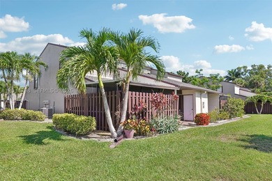 Excellent 2BR/2BA townhouse in the gated Sandalwood Estates of - photo 3