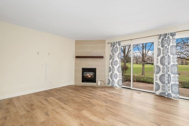 Beautifully renovated 2-bedroom, 2.5-bath townhouse in - photo 4