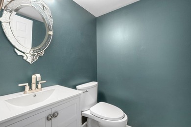 Beautifully renovated 2-bedroom, 2.5-bath townhouse in - photo 10