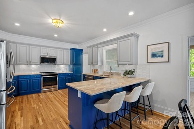 Opportunities like this don't wait! An extremely rare waterfront - photo 11