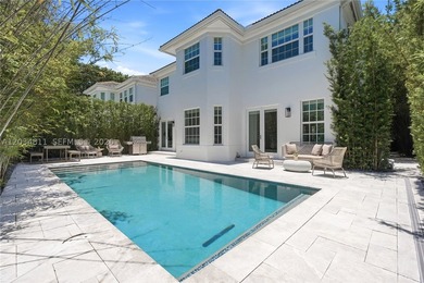 Welcome to this exceptional residence in the prestigious gated - photo 2