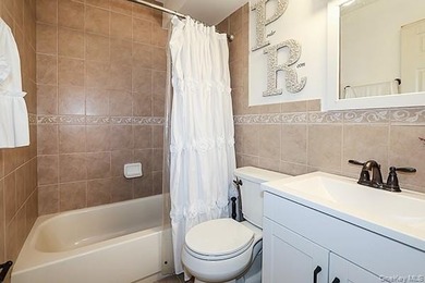 Move right into this charming and meticulously maintained one - photo 14
