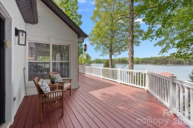 Opportunities like this don't wait! An extremely rare waterfront - photo 33