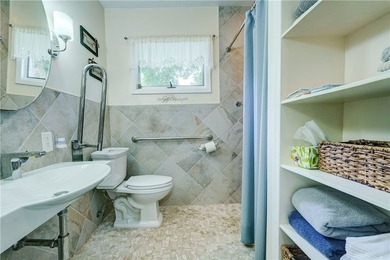 Updated and well-maintained 3-bedroom Ranch in desirable - photo 39