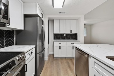 Welcome to this TURNKEY, MOVE-IN READY luxury townhome loaded - photo 8