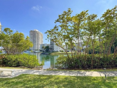 Little Maule Lake Condo For Sale in Aventura Florida