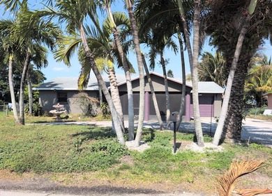 Spacious 4-bedroom, 3-bath home situated on a generous 0.21-acre - photo 2