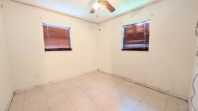 Spacious 4-bedroom, 3-bath home situated on a generous 0.21-acre - photo 7