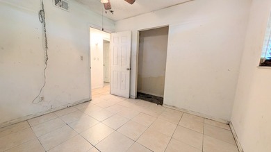 Spacious 4-bedroom, 3-bath home situated on a generous 0.21-acre - photo 8