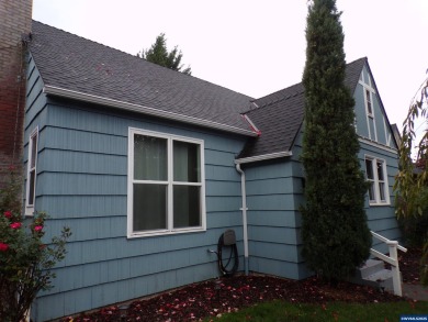 YOU MUST SEE; Beautifully remodeled/move-in ready, top of the