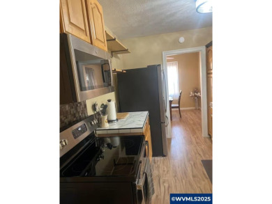 YOU MUST SEE; Beautifully remodeled/move-in ready, top of the