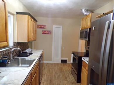 YOU MUST SEE; Beautifully remodeled/move-in ready, top of the