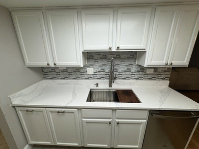 Welcome to the Penthouse ! Top floor living has it's advantages - photo 5