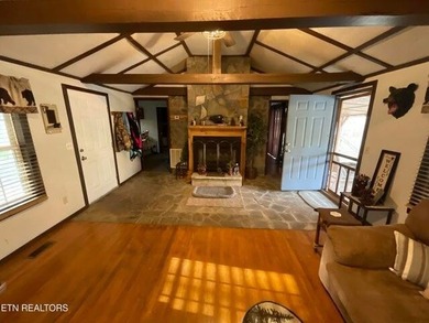 Log home right on a private lake in Grandview, TN. 3 bedroom, 2 - photo 11