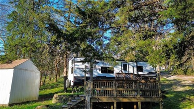 Enjoy lake living at its best with this ready-to-go waterfront - photo 13